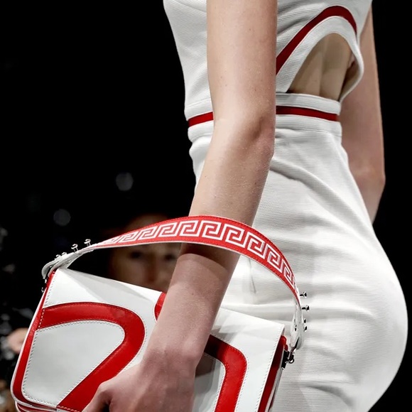 Versace Spring 2011 Ready-To-Wear Dress - Picture 3 of 10